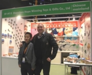 На фото Виталий Иванченко (справа) с одним из совладельцев фабрики игрушек. г. Шень Джень